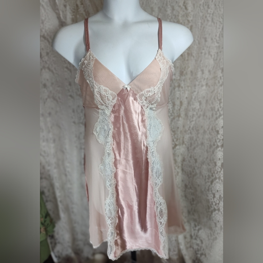 Gilligan & O'Malley Sexy Blush Chemise with Lace Accents